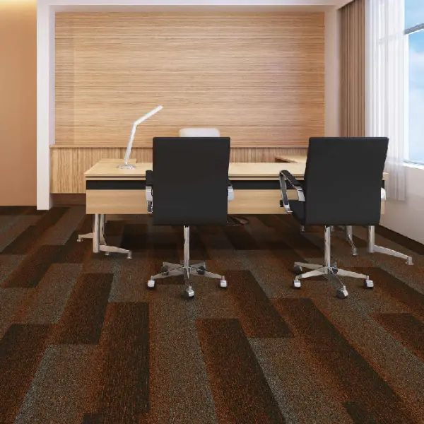 พรมปูพื้นโทนน้ำตาลจากพรมแผ่น carpet inter เสริมภาพลักษณ์ห้องทำงานให้ดูอบอุ่นและเป็นมืออาชีพ