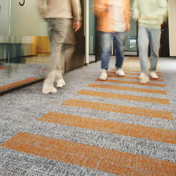 พรมปูพื้นลายเส้นสีส้มจากพรมแผ่น carpet inter เพิ่มไฮไลต์พื้นที่ทางเดินให้สะดุดตาน่าใช้งาน