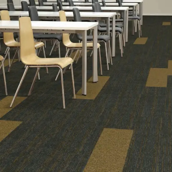 พรมปูพื้นลายผสมโทนอบอุ่นจากพรมแผ่น carpet inter สร้างโซนทำงานร่วมสมัยและดูผ่อนคลาย