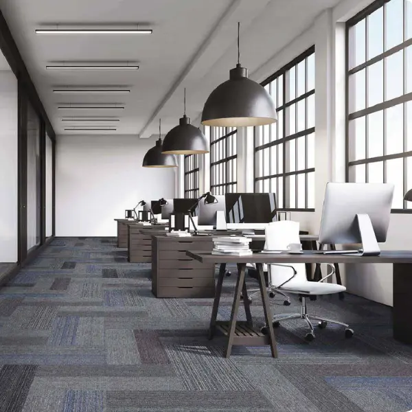 พรมปูพื้นพรมแผ่นลายทแยงผสมโทนน้ำเงินเทา เหมาะสำนักงานโล่งและโคเวิร์กกิ้งสเปซ