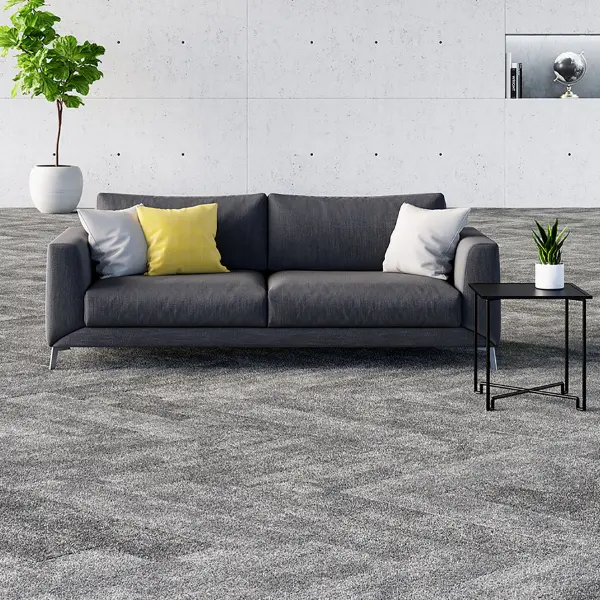 พรมปูพื้นพรมแผ่นลายเทาเข้มให้ความโมเดิร์น เหมาะตกแต่งห้องลุคมินิมอลและพื้นที่โชว์ไอเท็ม