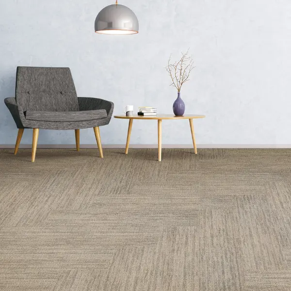 พรมปูพื้นพรมแผ่นลายโทนอ่อนคุมโทนสำนักงาน เหมาะห้องประชุมทันสมัยและพื้นที่ทำงานกว้าง